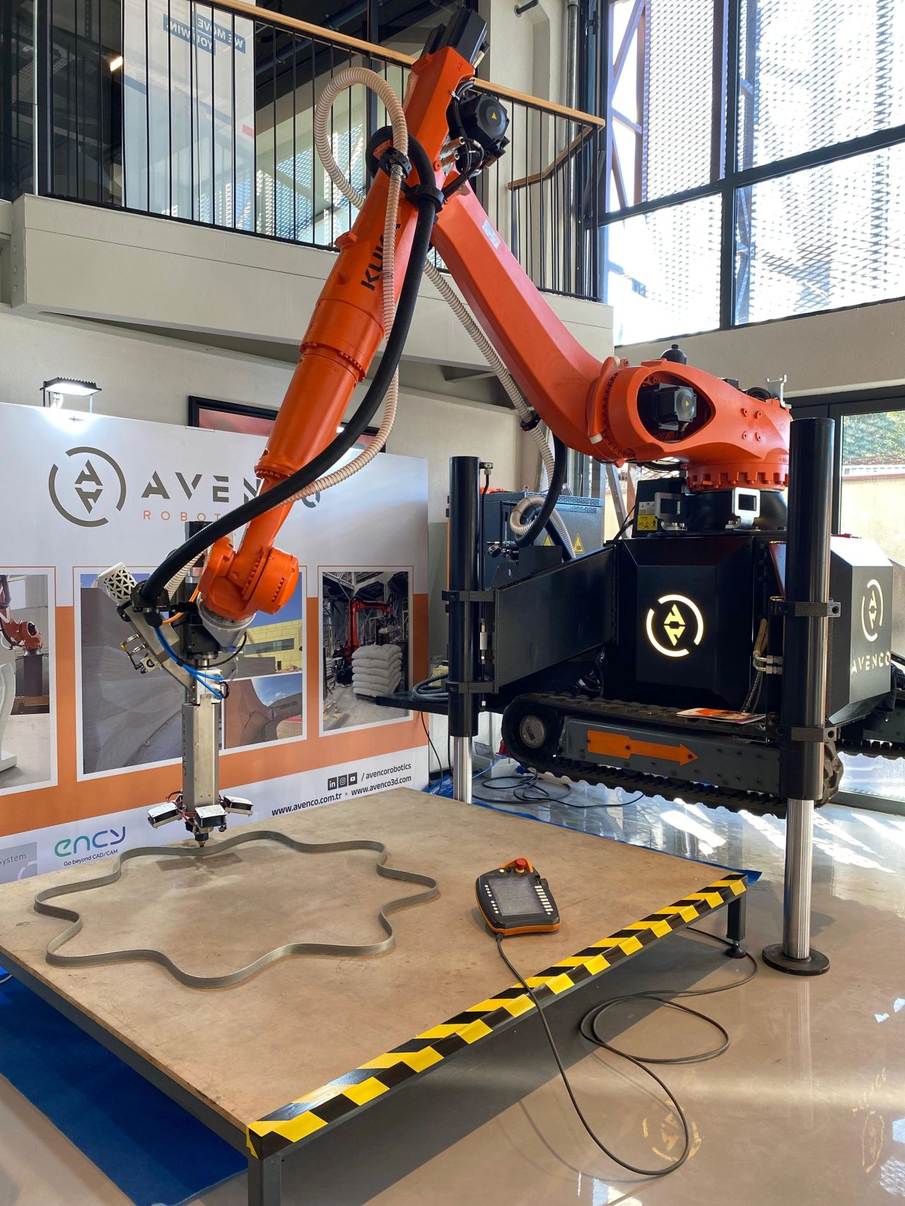 We took our place at Makina Hangar